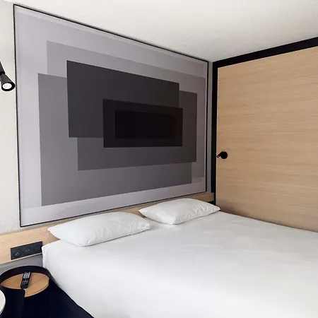 Ibis Ouest - A9 Отель