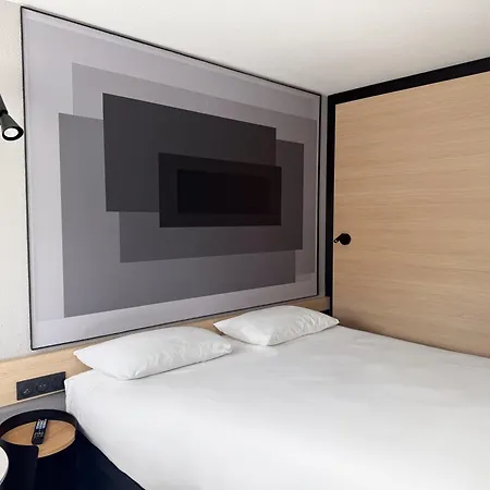 Ibis Ouest - A9 Отель